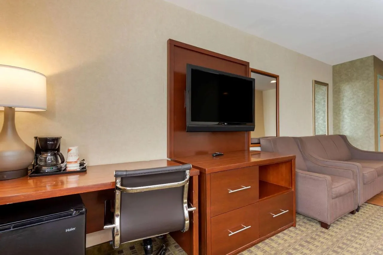 Отель Comfort Inn Brooklyn Нью-Йорк