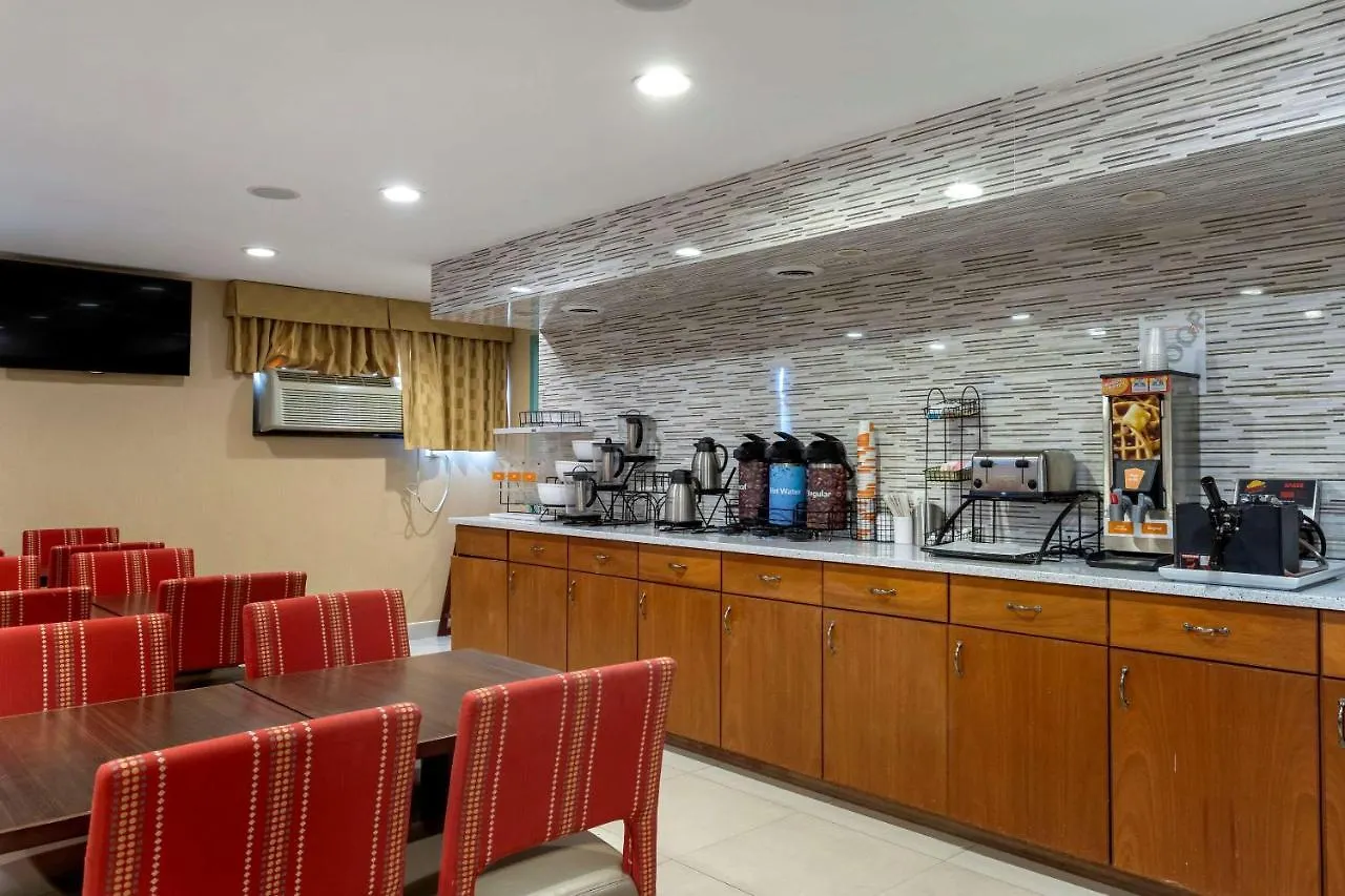 Отель Comfort Inn Brooklyn Нью-Йорк