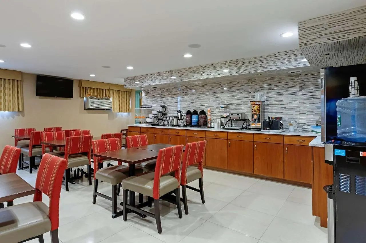 ** Отель Comfort Inn Brooklyn Нью-Йорк США