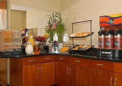 Отель Comfort Inn Brooklyn Нью-Йорк